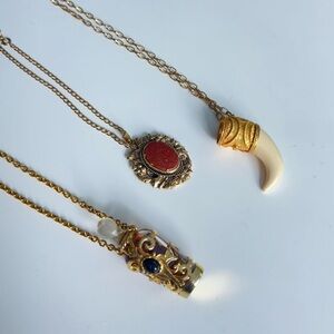 Lot of vintage stone and perfume necklaces (3)